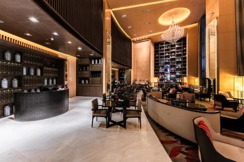 Highly-rated bar