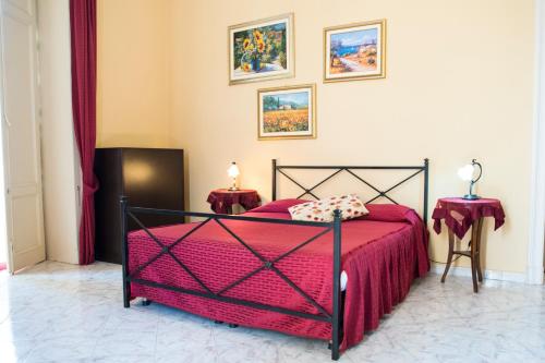 1 queen bed, 2 twin beds