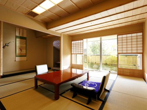 Japanese-Style Deluxe Room with Tatami Area - Non-Smoking