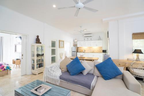 Deluxe Two Bedroom Apartment image 5