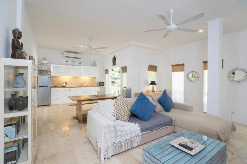 Deluxe Two Bedroom Apartment image 6