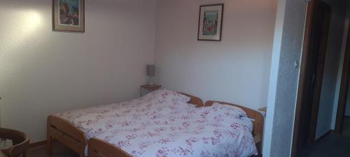 4 twin beds