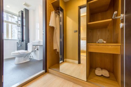 room detail thumbnail 2