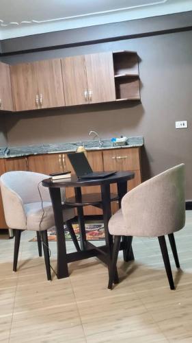 Apartment with City View image 3
