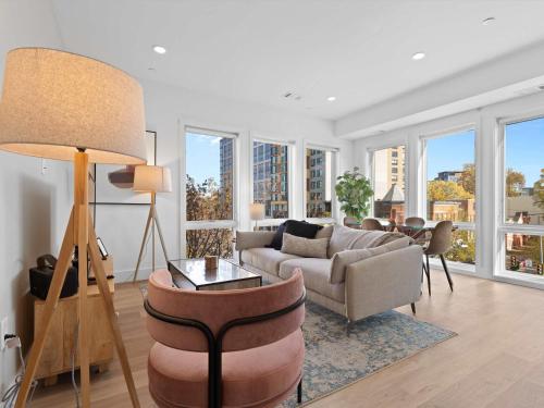 2-Level 2BR & Terrace - Near Metro & Union Market detail
