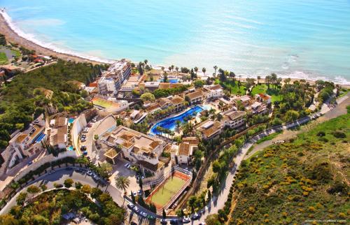 Columbia Beach Resort - image 2