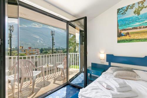 Double Room with Lake View 6