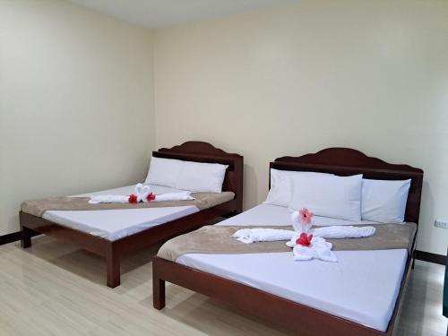2 double beds