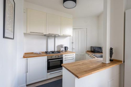 Cozy & Bright Flat in Peaceful Area Cozy & Bright Flat in Peaceful Area