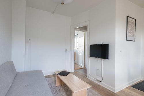 Cozy & Bright Flat in Peaceful Area Cozy & Bright Flat in Peaceful Area