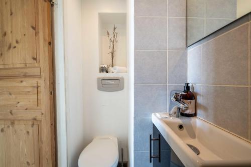 Cozy & Bright Flat in Peaceful Area Cozy & Bright Flat in Peaceful Area