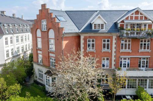 Cozy & Bright Flat in Peaceful Area Cozy & Bright Flat in Peaceful Area