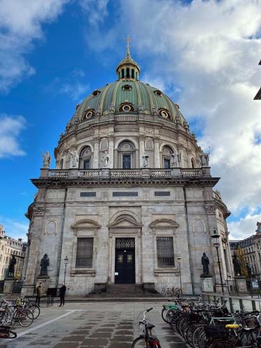 Cozy & Bright Flat in Peaceful Area Cozy & Bright Flat in Peaceful Area