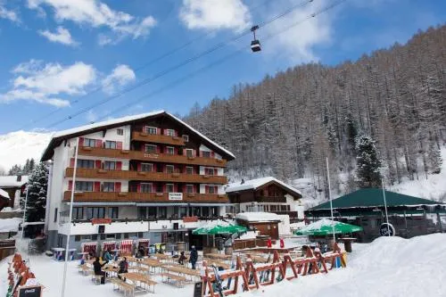 Hotel THE LARIX ski-in ski-out in Saas-Fee, Schweiz