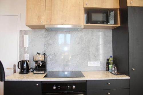 Studio Apartment with Harbour View image 10