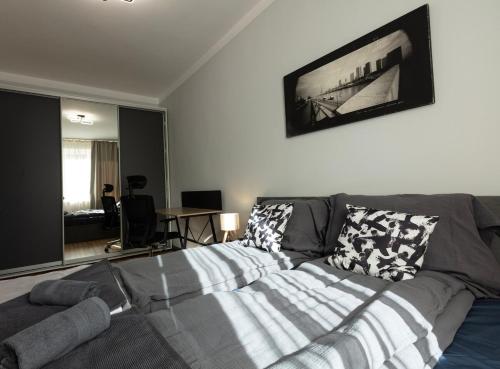 Downtown Stylish Flat, София (фото 4)