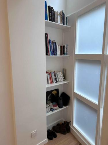 Atypical Loft in the Heart of the Marais - image 6