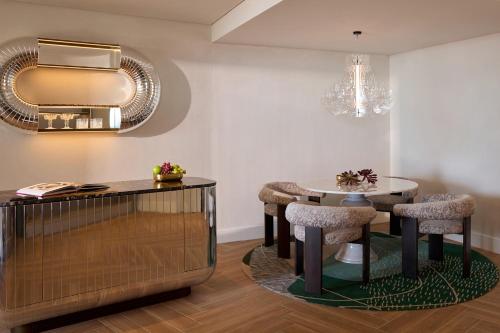 Luxuriate Suite with Marina View