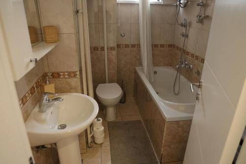 One Bedroom Apartment with Balcony image 10