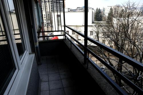 One Bedroom Apartment with Balcony image 7