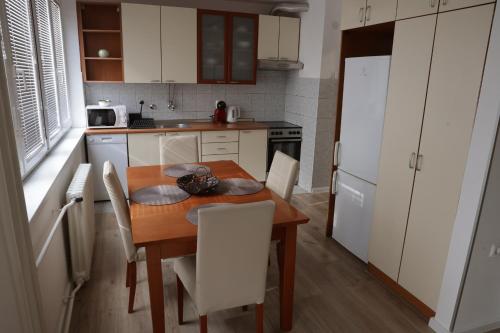 One Bedroom Apartment with Balcony image 6