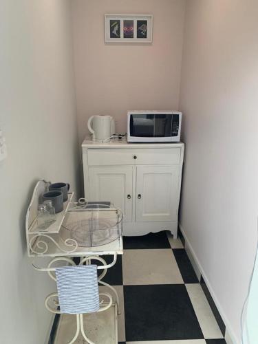 1 bedroom studio with 2 E-bikes for use, Napier