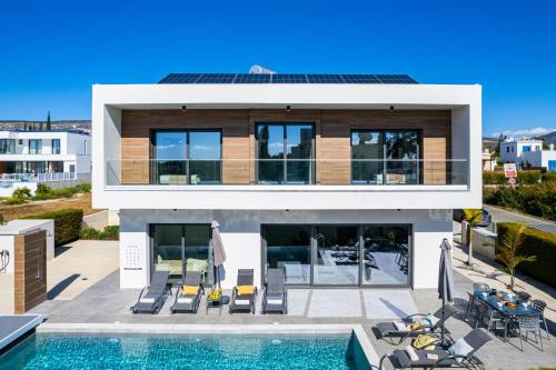 Soleil Luxury Villa by Nomads - Walk to Coral Bay 2