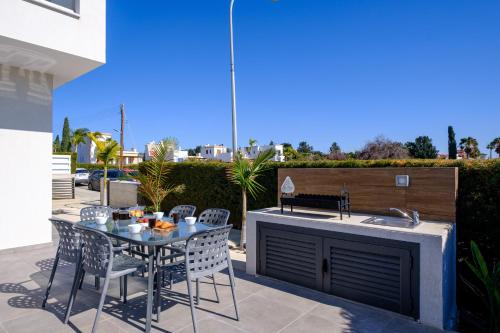 Soleil Luxury Villa by Nomads - Walk to Coral Bay, Pegeia (fotografie 9)