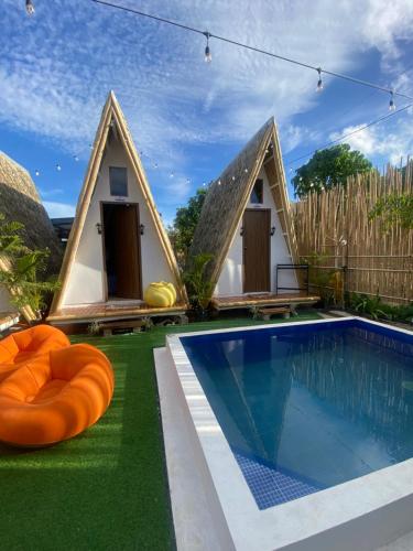 בריכת שחיה, Happy Monkey Hostel in פלאוון