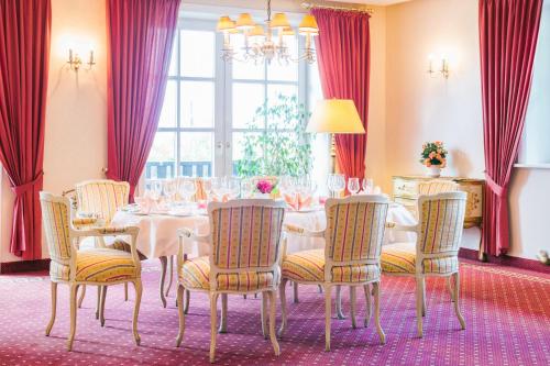 อาหารและเครื่องดื่ม, Hotel Landhaus Hopen in ชเนเฟอร์ดินเกน