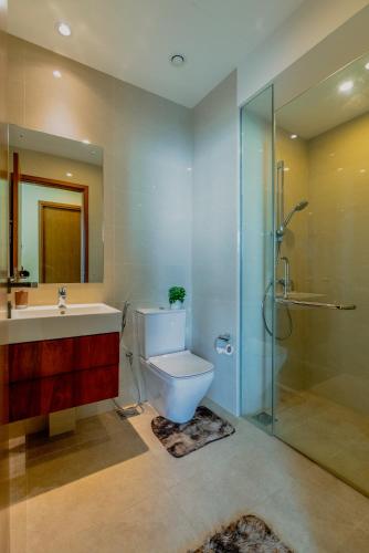Sky View Apartment - image 2