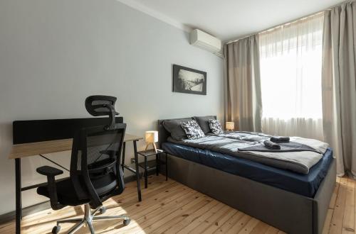 Downtown Stylish Flat, София (фото 9)