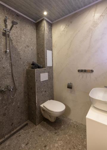 Downtown Stylish Flat, София (фото 7)