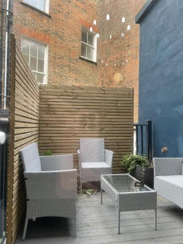 บริการและสิ่งอำนวยความสะดวก, Astral Lodge in เอสติ้งส์