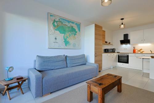 One-Bedroom Apartment image 6
