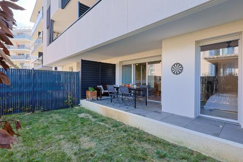One-Bedroom Apartment image 2