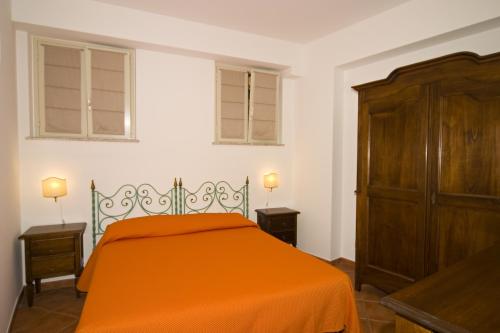 One-Bedroom Apartment image 6