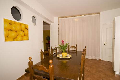 One-Bedroom Apartment image 5