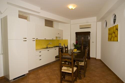 One-Bedroom Apartment image 3