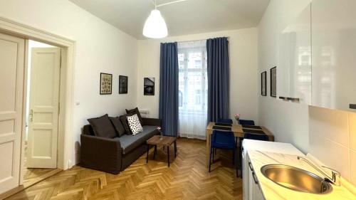 One-Bedroom Apartment with City View image 10