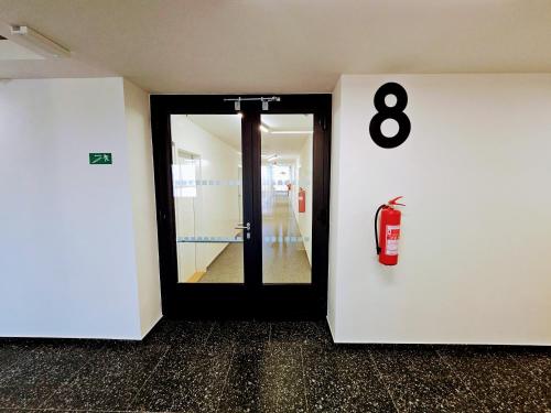 LIVE-INN PRAGUE DELUXE SUITE FOR 1-4 GUESTS, 20 Mins to center, Lift, Gym, Reception, Parking, Roof Terrace, Game & Party