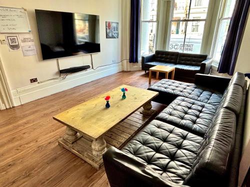 ห้องส่วนกลางสำหรับนั่งเล่น/ดูทีวี, Saint James Backpackers in เอิร์ลส์คอร์ต