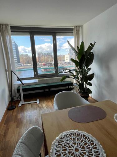 Large west Amsterdam Apartment with balcony, Амстердам (фото 4)