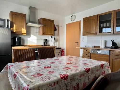 virtuve, Gesamte Oberwohnung 3 Betten 2 Schlafzimmer in Steinfeld (Oldenburg)