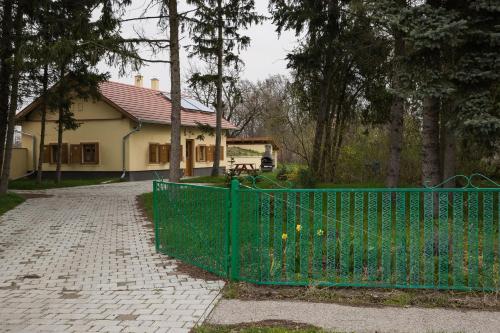 Фасада на хотела, Torok Vendeghaz in Jobaháza