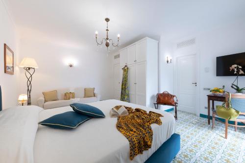 King Room with Balcony image 10
