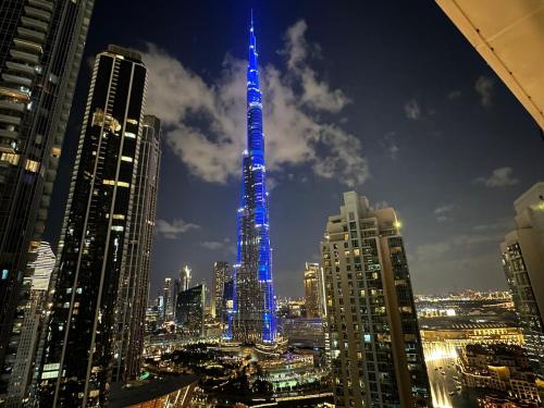 Luxurious 4BR In Act 1 Act 2 With Burj Khalifa View, Dubái (foto 2)