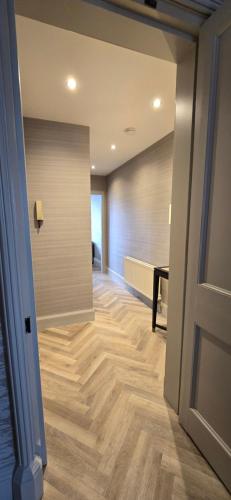 2 Bedroom Sofa bed in livingroom Castle View 1st floor sleeps 6, Эдинбург (фото 6)
