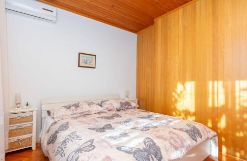 Three-Bedroom Apartment image 9
