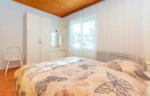 Three-Bedroom Apartment image 8